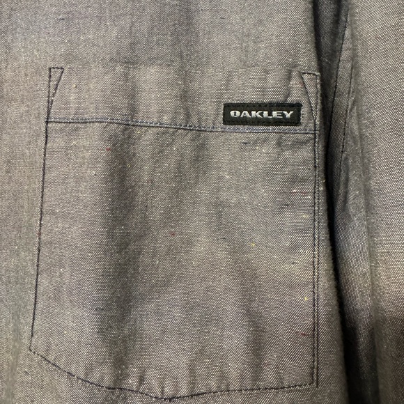 XL Oakley Button Up Shirt - Picture 2 of 6